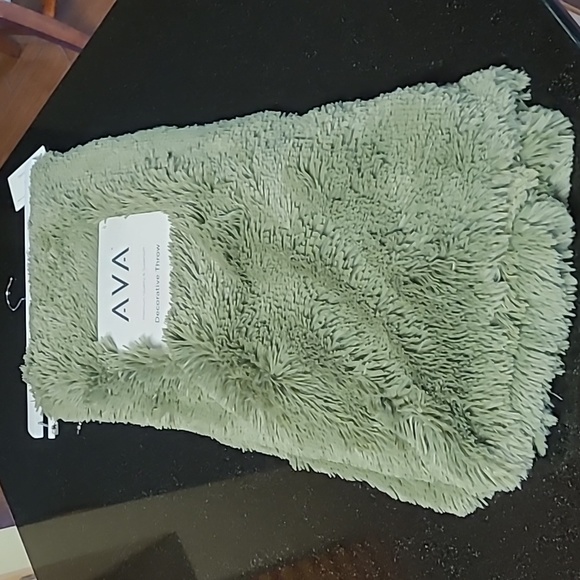 Decorative Throw - Picture 3 of 5